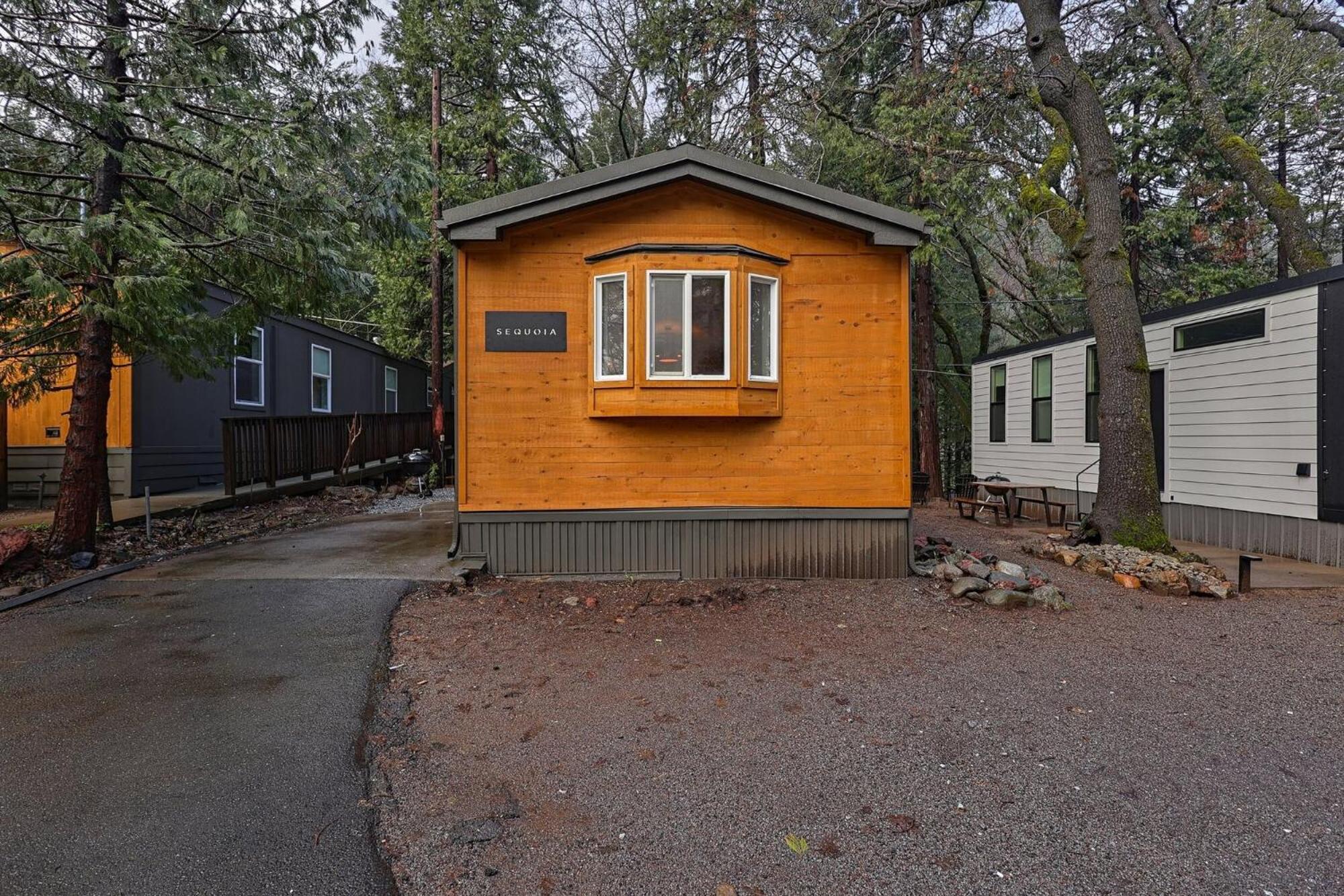 Cave Springs Resort Dunsmuir Esterno foto