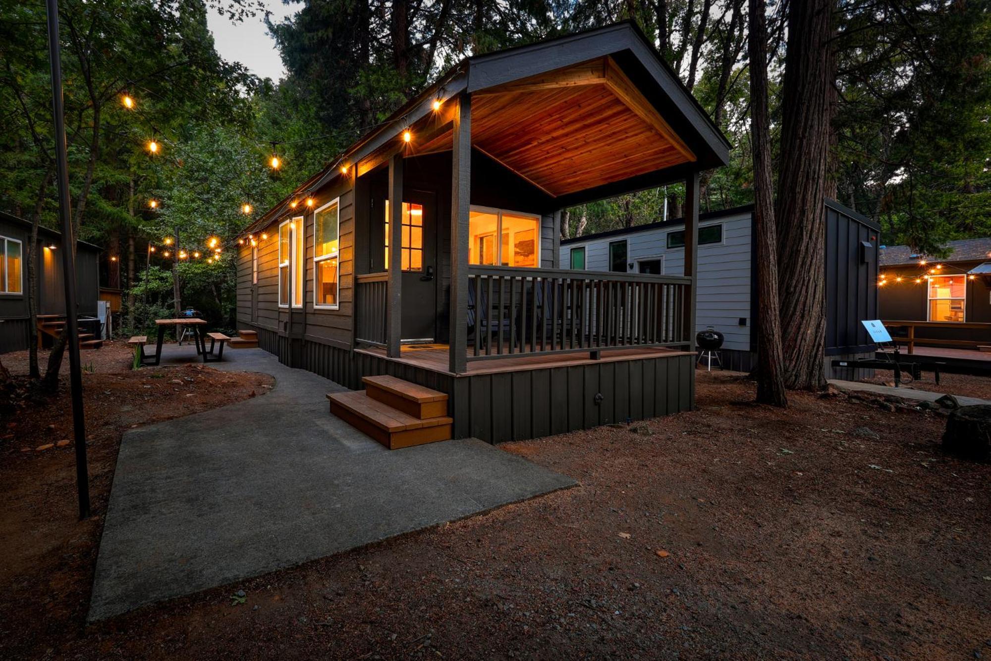 Cave Springs Resort Dunsmuir Esterno foto