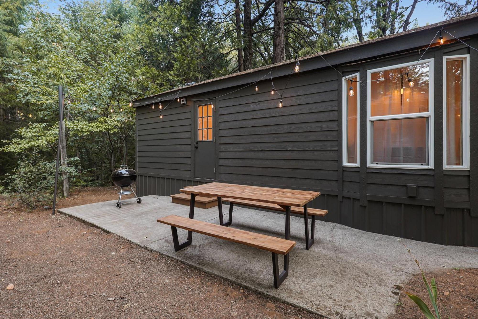 Cave Springs Resort Dunsmuir Esterno foto